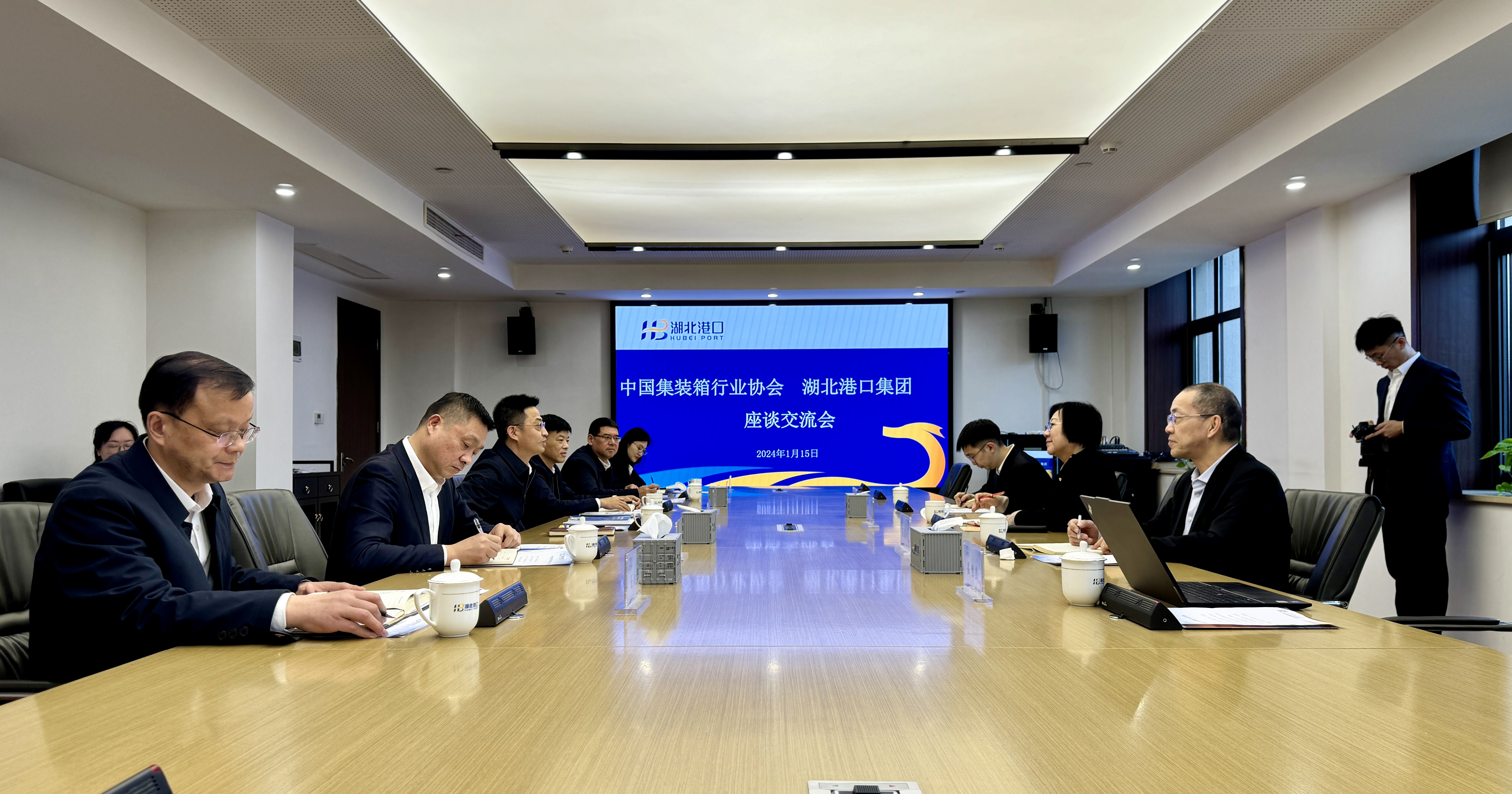 湖北港口集團有限公司.jpg